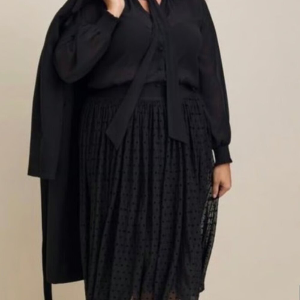 Torrid Black Georgette Bow Tie Blouse Long Sleeve Smocked Cuff Top 3X - Picture 3 of 9